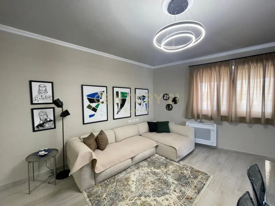 Tirane, jepet me qera apartament 1+1+Ballkon Kati 7, 81 m² 1.000 € (everest113795)