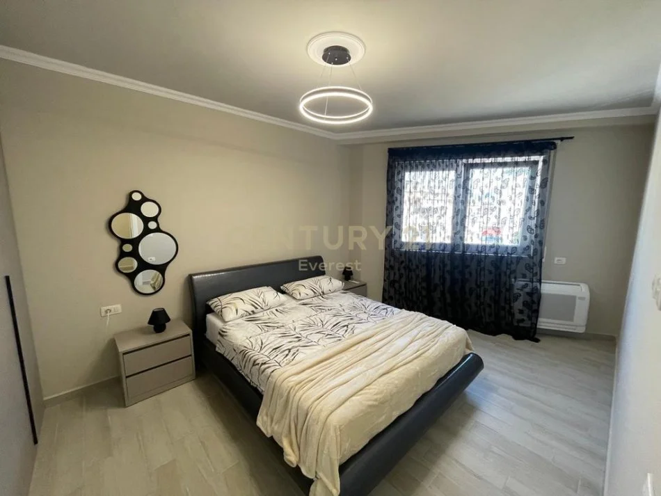 Tirane, jepet me qera apartament 1+1+Ballkon Kati 7, 81 m² 1.000 € (everest113795)