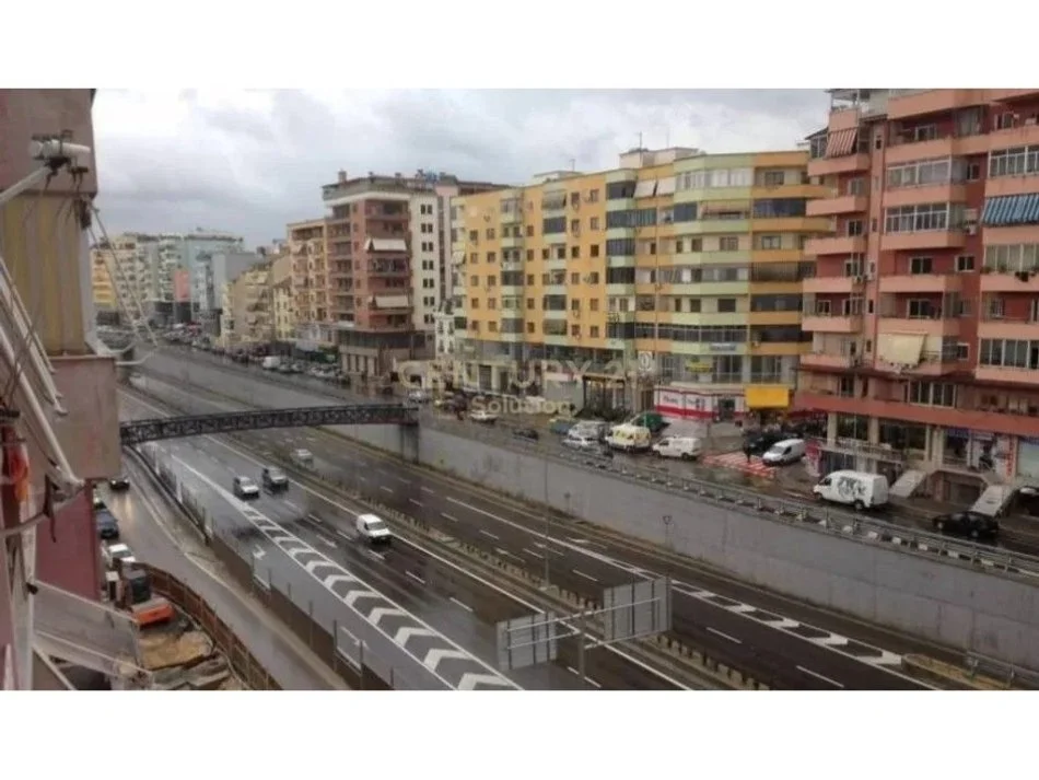 Tirane, jepet me qera apartament 2+1+Ballkon Kati 3, 116 m² 650 € (Sol114110)