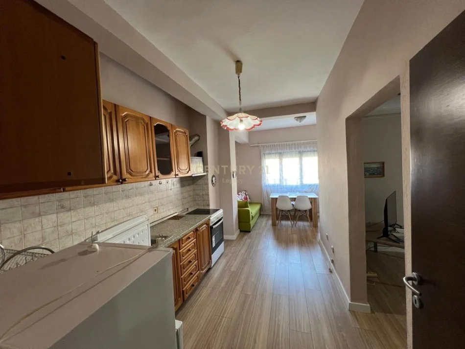 Tirane, jepet me qera apartament 1+1 Kati 2, 80 m² 600 € 