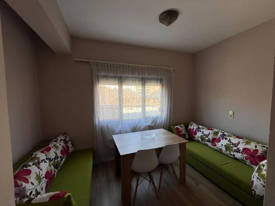 Tirane, jepet me qera apartament 1+1 Kati 2, 80 m² 600 € (Legacy114120)