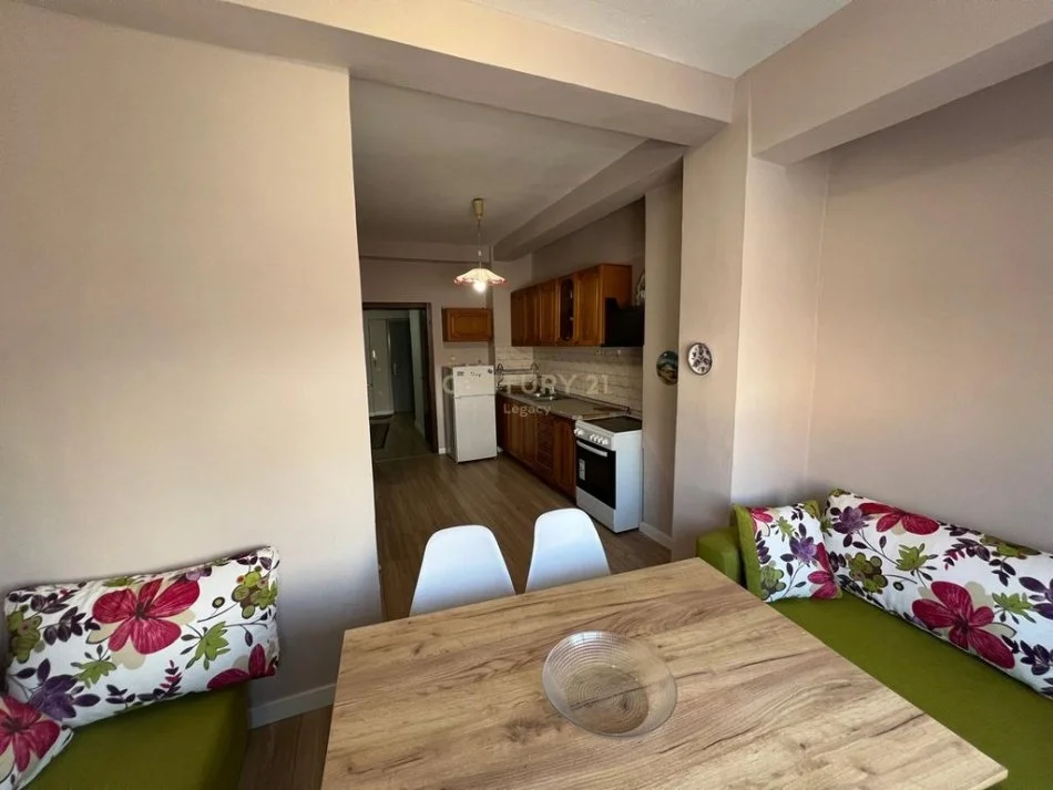 Tirane, jepet me qera apartament 1+1 Kati 2, 80 m² 600 € (Legacy114120)