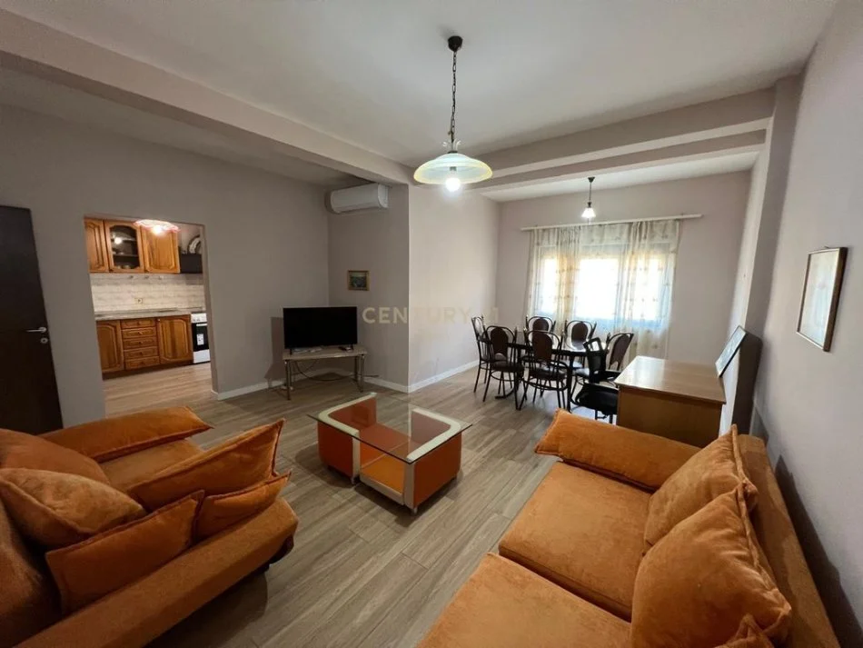 Tirane, jepet me qera apartament 1+1 Kati 2, 80 m² 600 € 