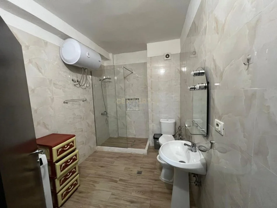 Tirane, jepet me qera apartament 1+1 Kati 2, 80 m² 600 € (Legacy114120)
