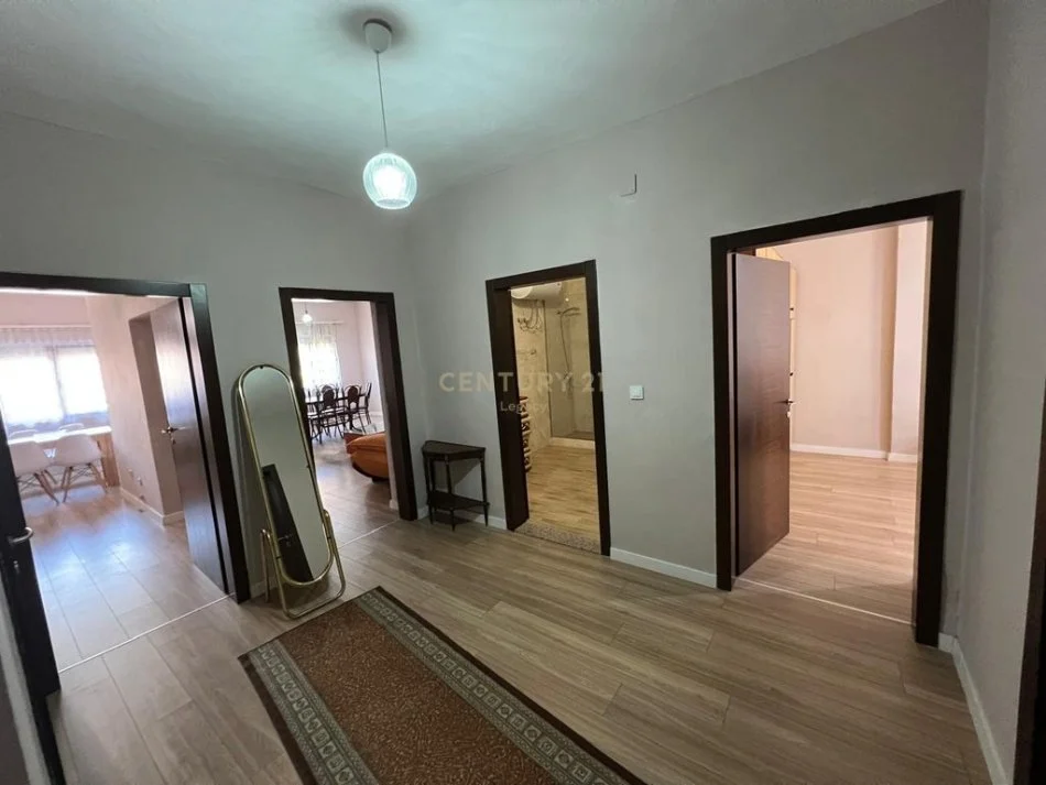 Tirane, jepet me qera apartament 1+1 Kati 2, 80 m² 600 € (Legacy114120)