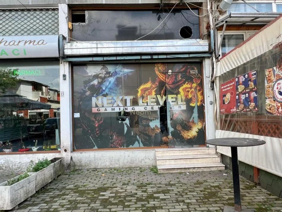 Tirane, jepet me qera dyqan Kati 0, 65 m² 550 € (Neom114138)