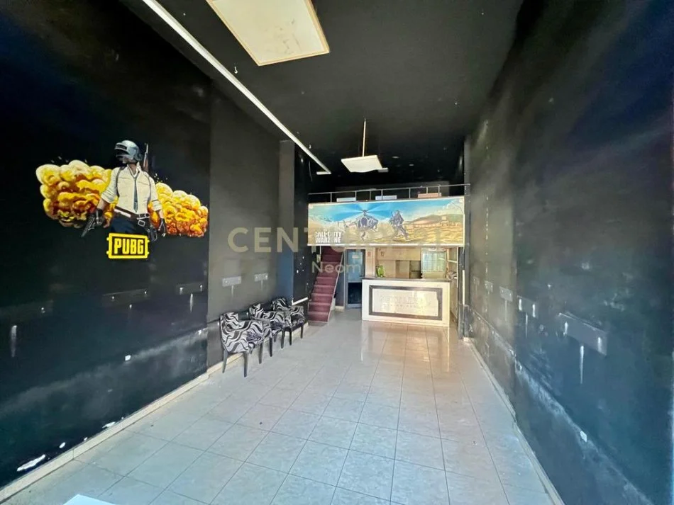 Tirane, jepet me qera dyqan Kati 0, 65 m² 550 € (Neom114138)