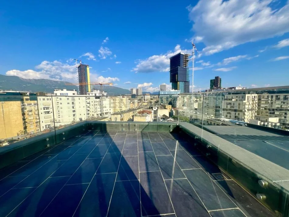 Tirane, jepet me qera apartament+verande | Penthouse 3+1+Aneks+Ballkon Kati 8, 400 m² 3.500 € (Neom114207)