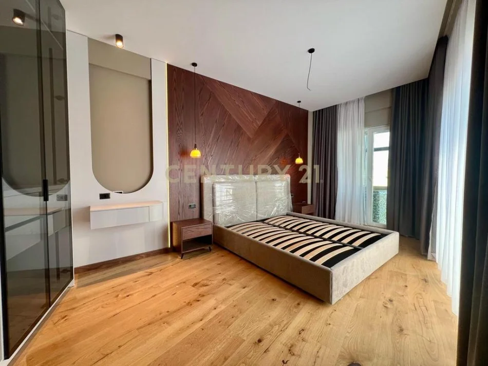 Tirane, jepet me qera apartament+verande | Penthouse 3+1+Aneks+Ballkon Kati 8, 400 m² 3.500 € (Neom114207)