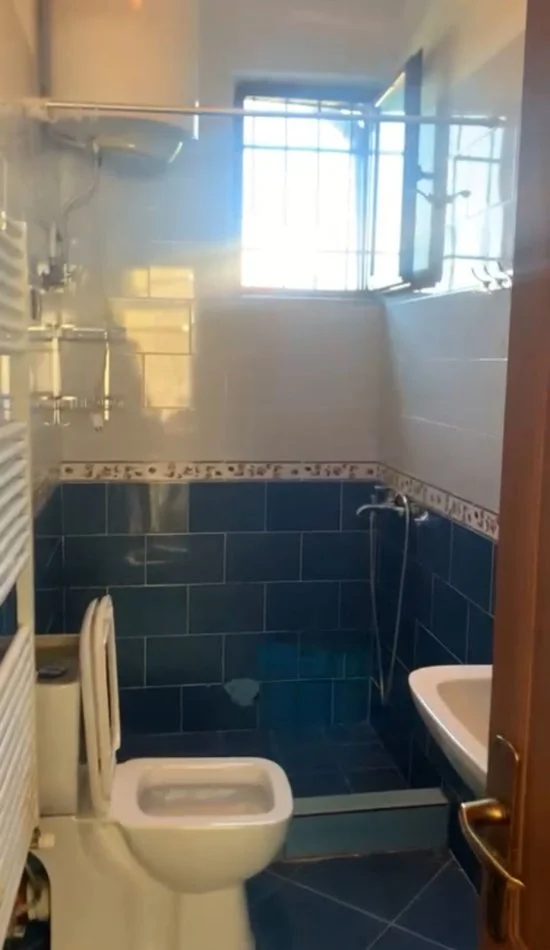 Tirane, jepet me qera apartament 2+1+Ballkon Kati 1, 90 m² 450 € (Don Bosko . te xhamia . ka dhe dalje te lavazhi 313)