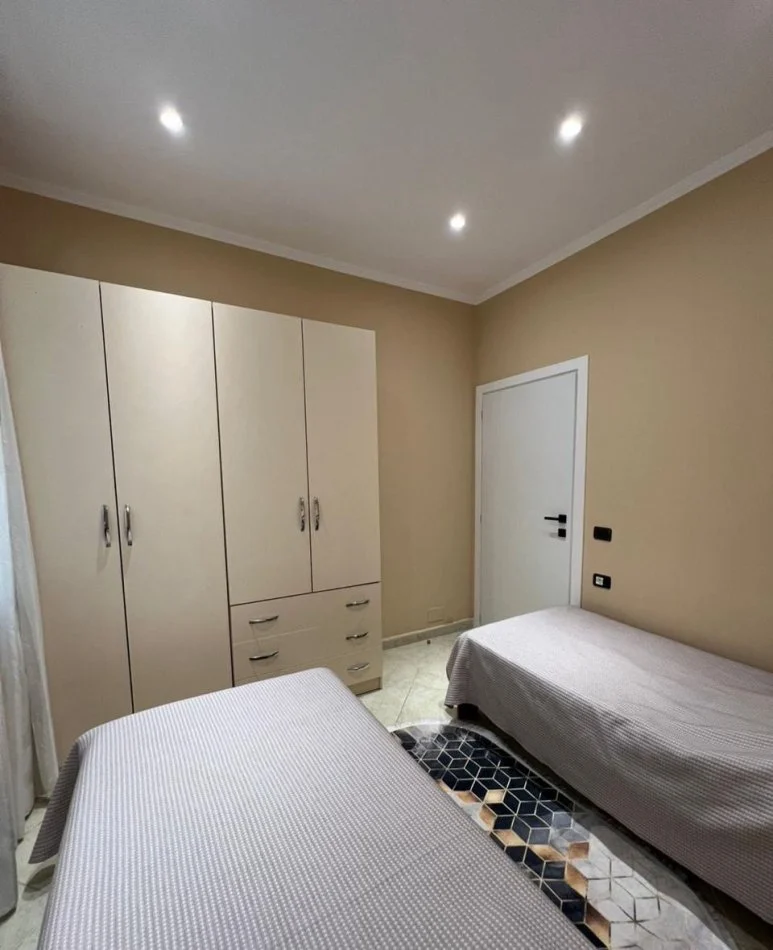 Tirane, jepet me qera apartament 2+1 Kati 1, 90 m² 500 € 