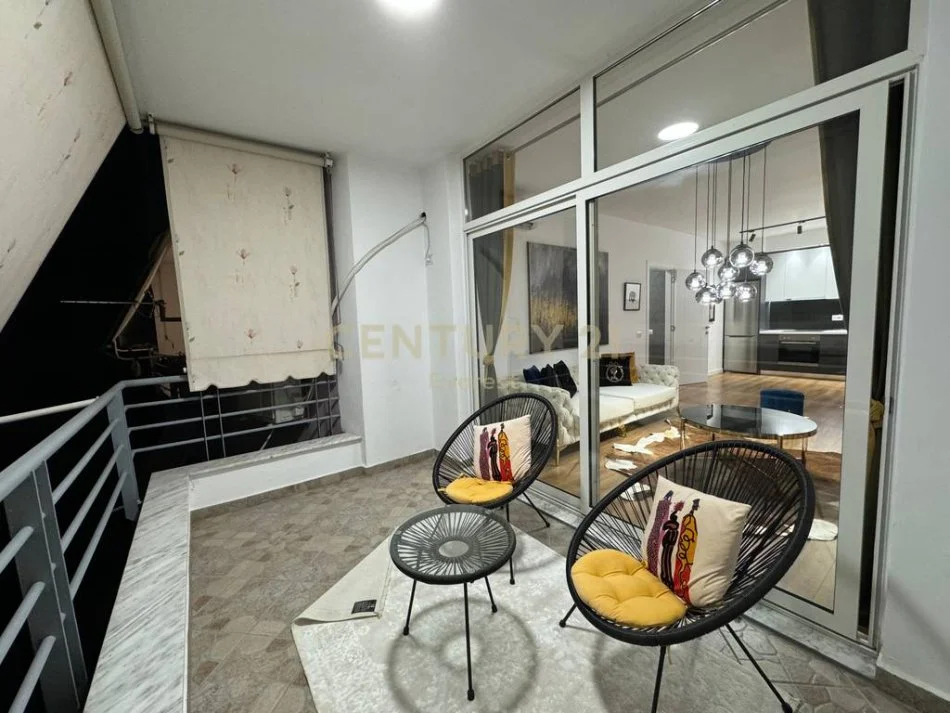 Tirane, jepet me qera apartament 2+1 Kati 6, 110 m² 900 € (Komuna e Parisit)