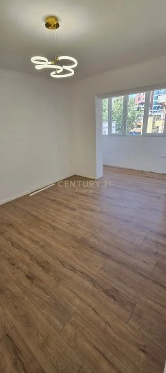 Tirane, shitet 2+1+Ballkon Kati 4, 64 m² 169.000 € (Rruga e Kavajes)