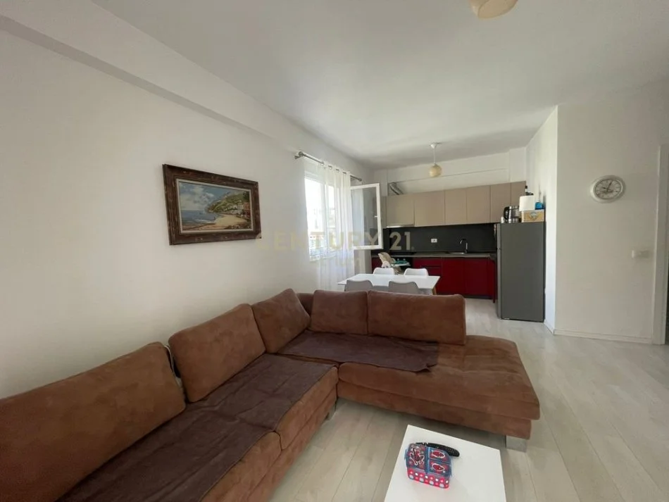 Tirane, jap me qera apartament 2+1+2 , 101 m² 600 € (Liqeni i Thatë)