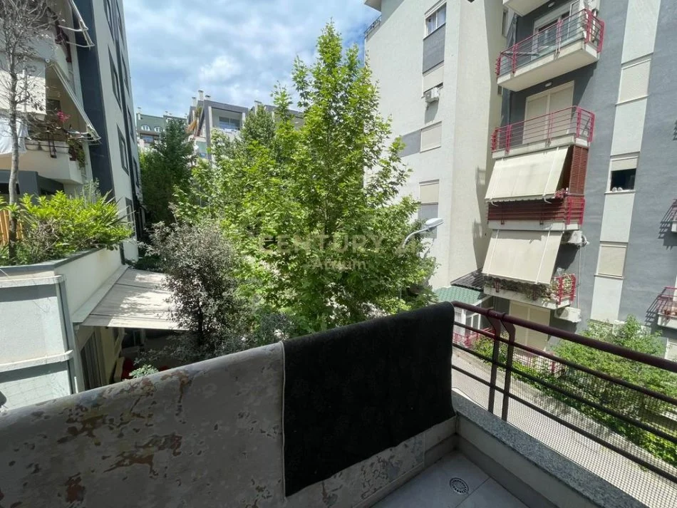 Tirane, jepet me qera apartament 2+1 Kati 2, 600 € (Liqeni i thate)
