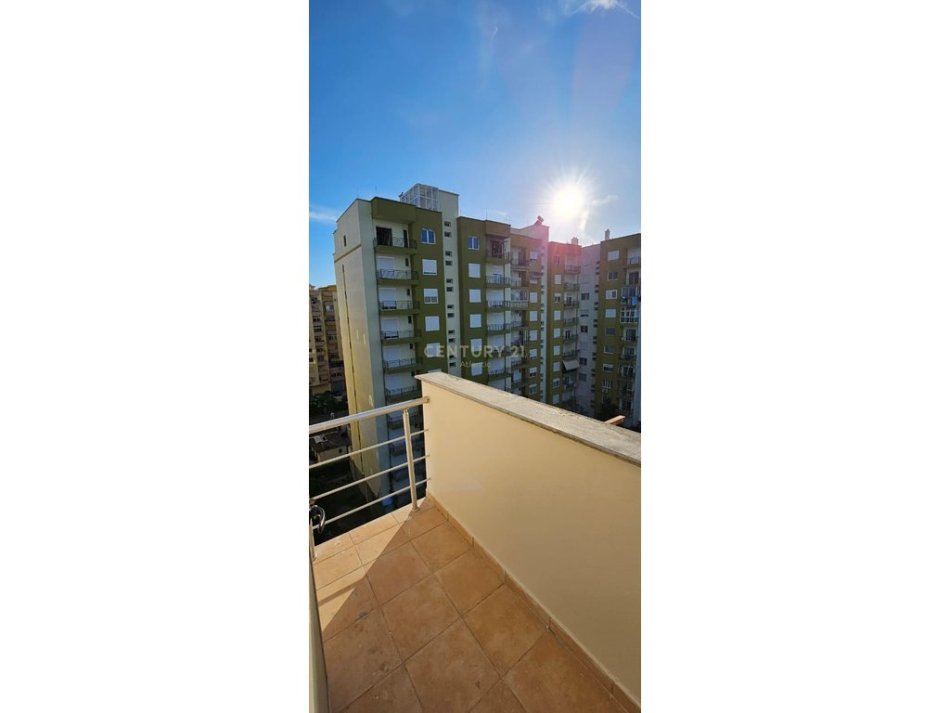 Durres, jepet me qera 2+1 Kati 7, 115 m² 450 € (Plazh Iliria)