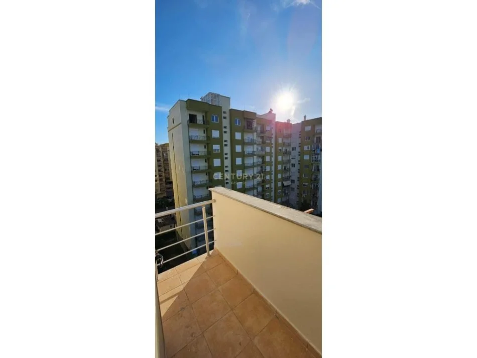 Durres, jepet me qera 2+1 Kati 7, 115 m² 450 € (Plazh Iliria)
