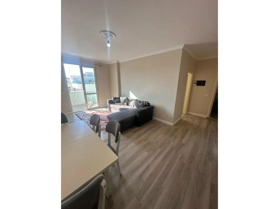 Durres Plazh, jepet me qera apartament 1+1 Kati 10, 65 m² 400 € (Plazh Rrota kuqe)