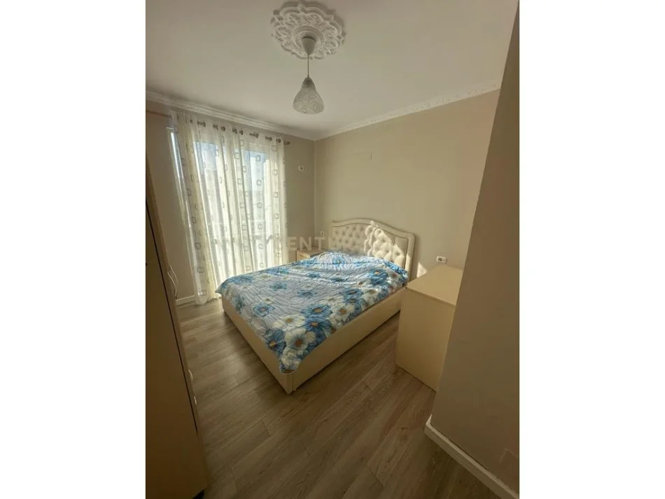 Durres Plazh, jepet me qera apartament 1+1 Kati 10, 65 m² 400 € (Plazh Rrota kuqe)
