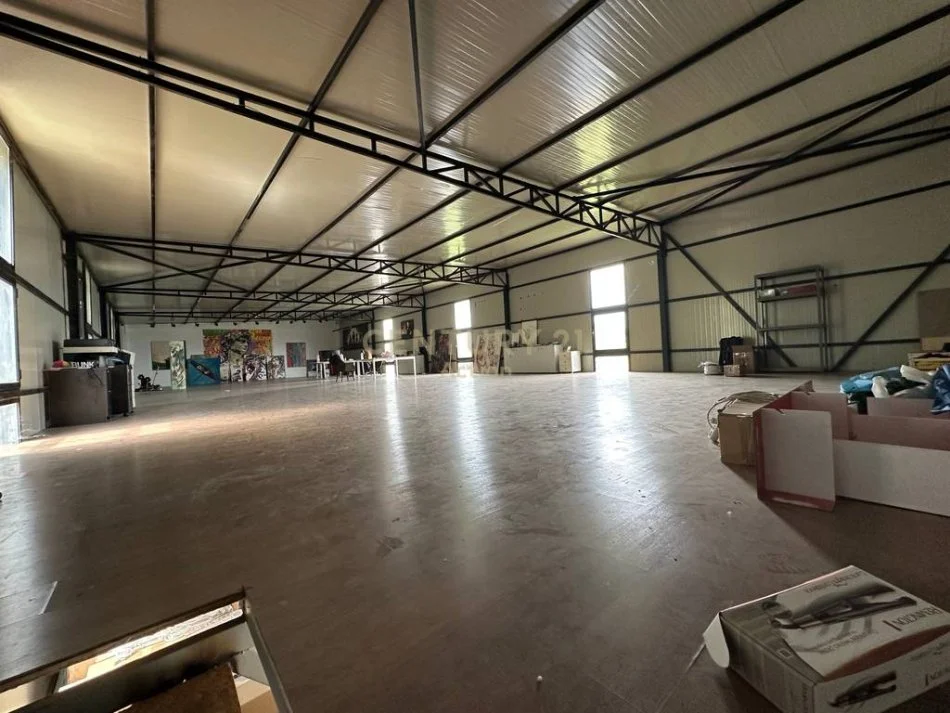Tirane, jepet me qera magazine Kati 0, 600 m² 1.500 € (yzberish)