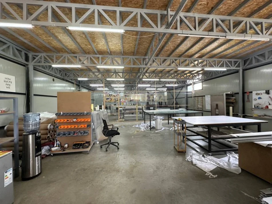 Tirane, jepet me qera magazine Kati 0, 600 m² 1.500 € (yzberish)