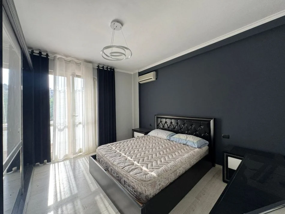 Tirane, jepet me qera apartament 2+1 Kati 2, 150 m² 650 € (Vasil Shanto)