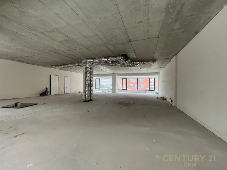 Tirane, jap me qera zyre , 566 m² 8.900 € (Kompleksi Delijorgji)