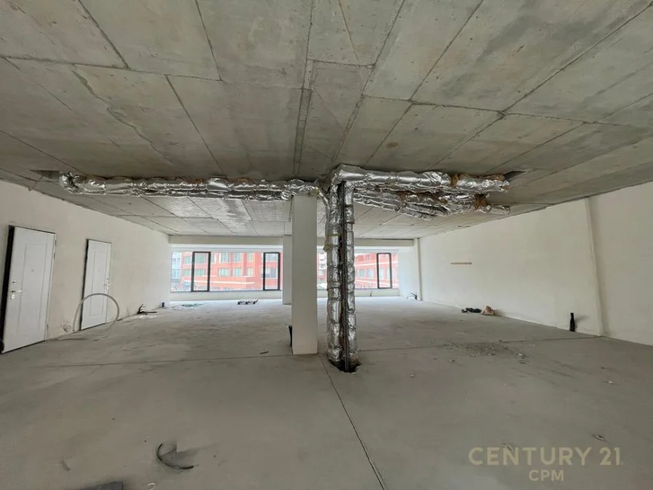 Tirane, jap me qera zyre , 566 m² 8.900 € (Kompleksi Delijorgji)