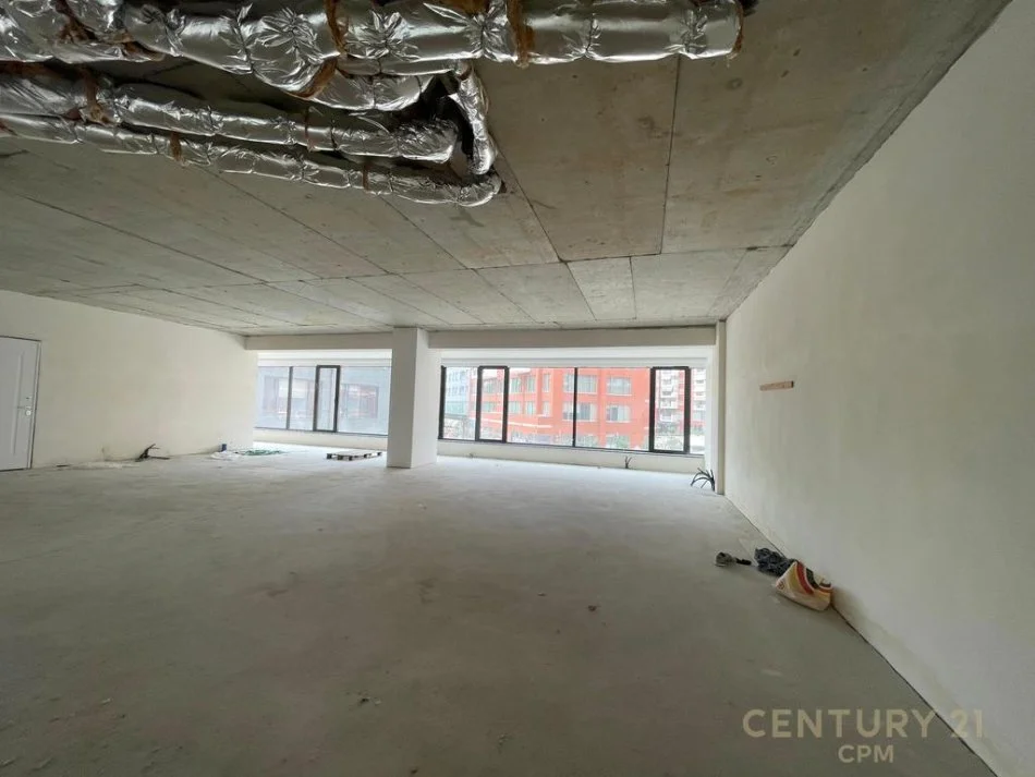 Tirane, jap me qera zyre , 566 m² 8.900 € (Kompleksi Delijorgji)