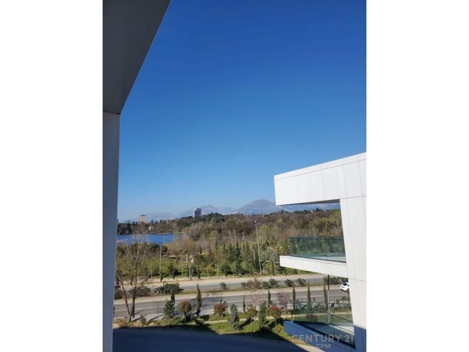 Tirane, jap me qera apartament 1+1 , 68 m² 1.000 € (Liqeni i Thatë)