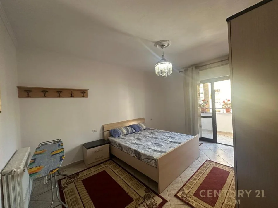 Tirane, jap me qera apartament 2+1+2 , 113 m² 700 € (Komuna e Parisit)