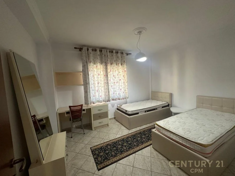 Tirane, jap me qera apartament 2+1+2 , 113 m² 700 € (Komuna e Parisit)