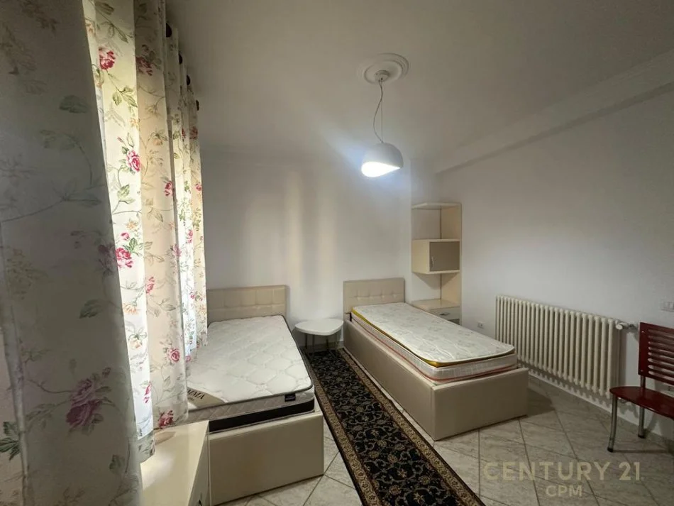 Tirane, jap me qera apartament 2+1+2 , 113 m² 700 € (Komuna e Parisit)