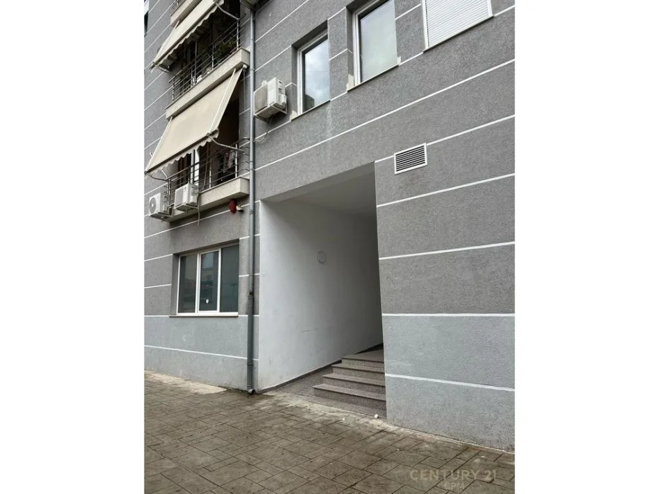 Tirane, jepet me qera apartament 1+1 Kati 5, 60 m² 500 € (Rruga Bardhyl)