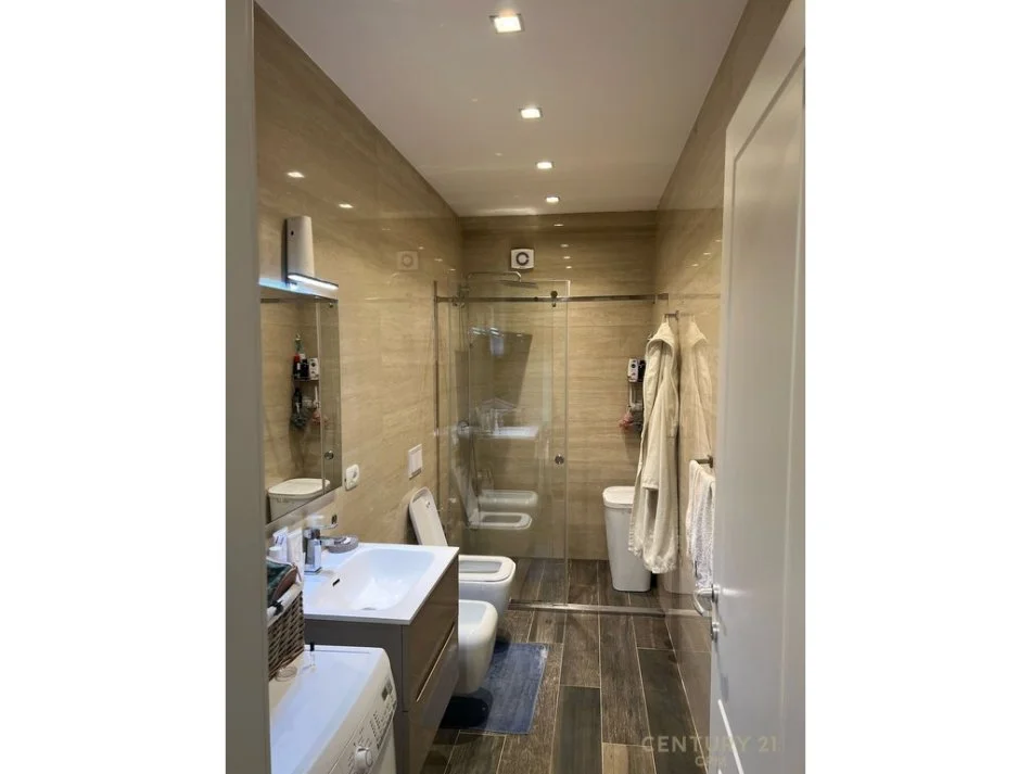 Tirane, jepet me qera apartament 1+1 Kati 5, 60 m² 500 € (Rruga Bardhyl)