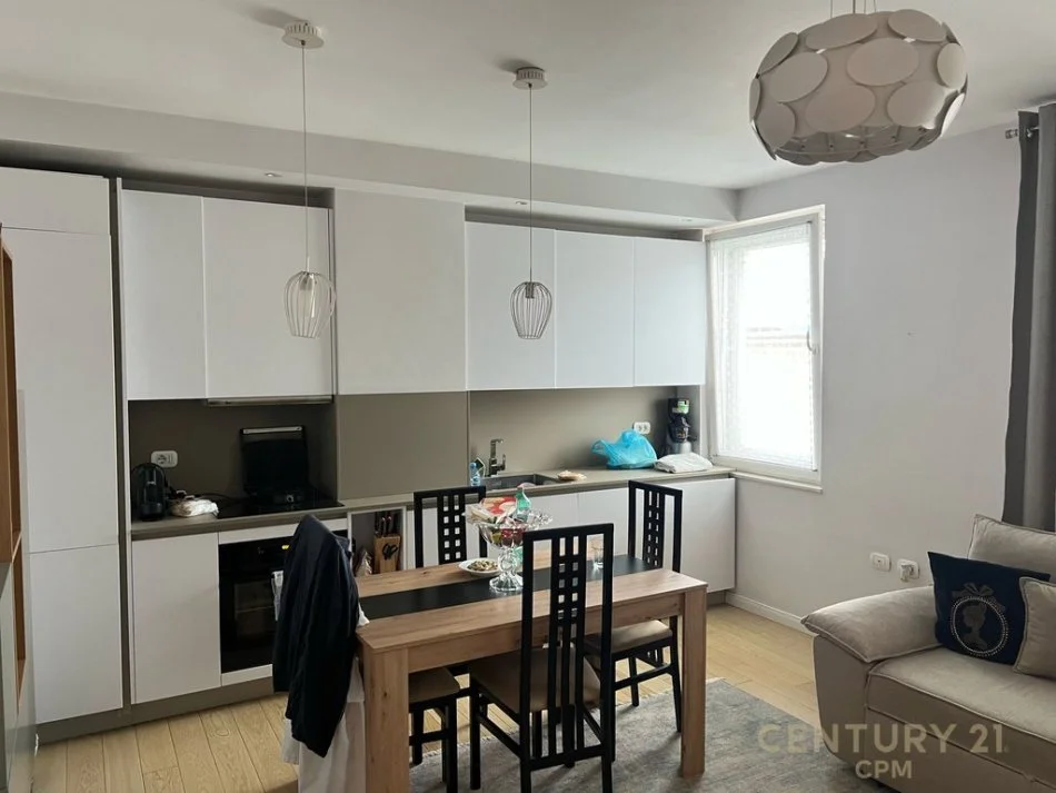 Tirane, jepet me qera apartament 1+1 Kati 5, 60 m² 500 € (Rruga Bardhyl)