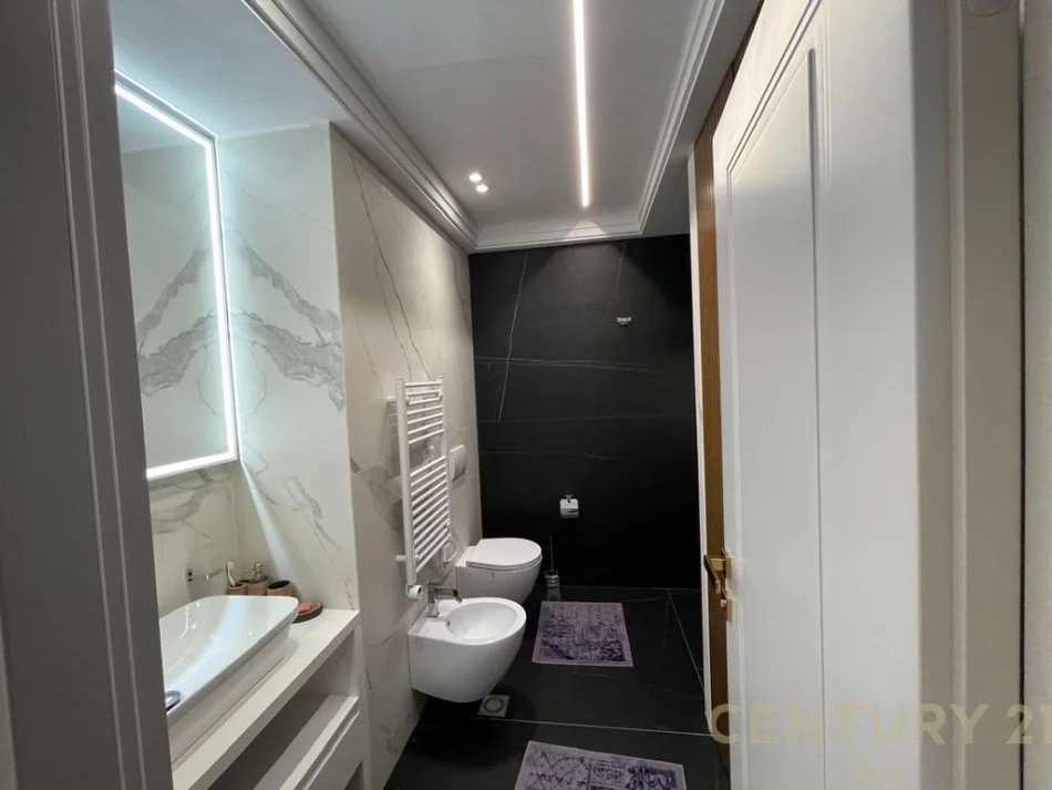 Tirane, jap me qera apartament 2+1+2 , 163 m² 1.750 € (Kopshti Botanik Zoologjik)