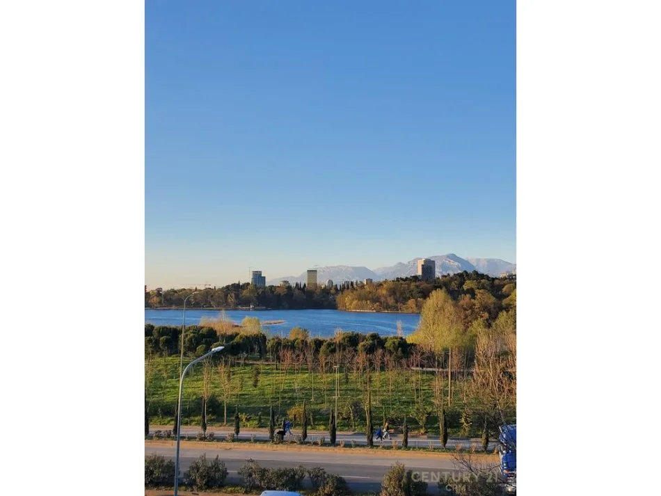 Tirane, jap me qera apartament 2+1+POST PARKIMI , 116 m² 1.500 € (Liqeni i Thatë)