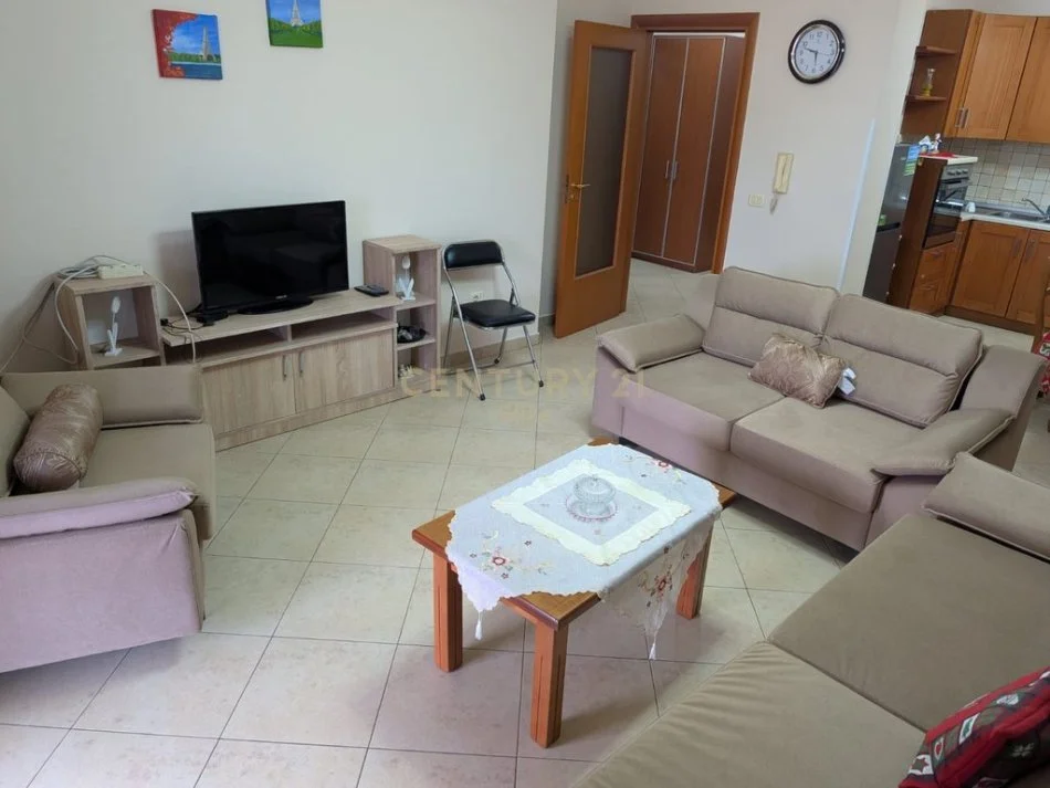 Tirane, jepet me qera apartament 3+1 Kati 7, 125 m² 900 € (Rruga e Kavajes)