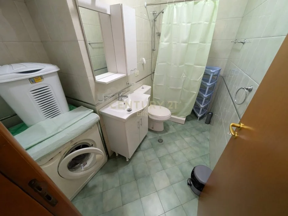 Tirane, jepet me qera apartament 3+1 Kati 7, 125 m² 900 € (Rruga e Kavajes)