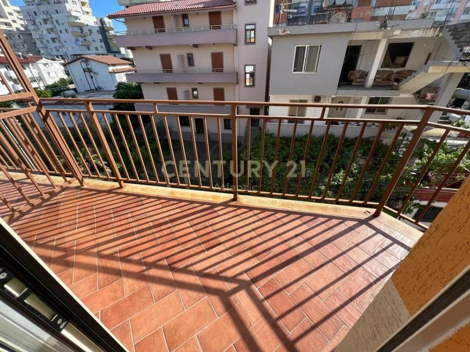 Durres, jepet me qera apartament 1+1 Kati 3, 72 m² 300 € (PLAZH RROTA KUQE)