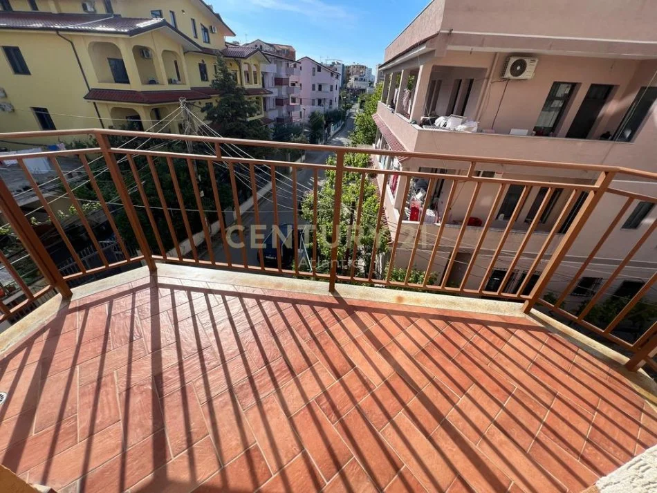 Durres, jepet me qera apartament 1+1 Kati 3, 72 m² 300 € (PLAZH RROTA KUQE)