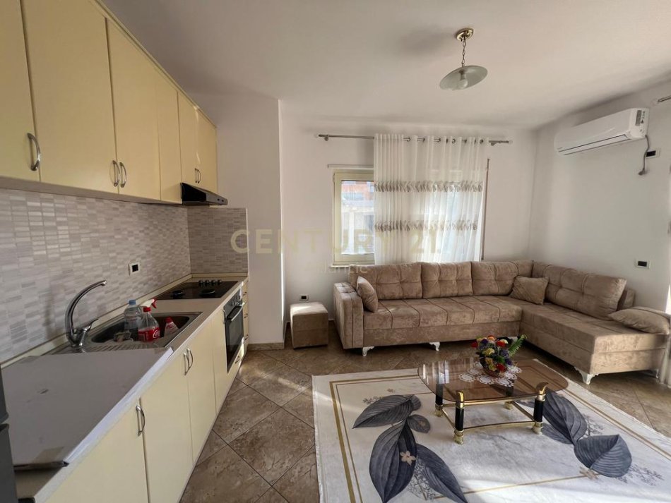 Durres, jepet me qera 1+1 Kati 3, 72 m² 300 € (Plazh Rota kuqe)