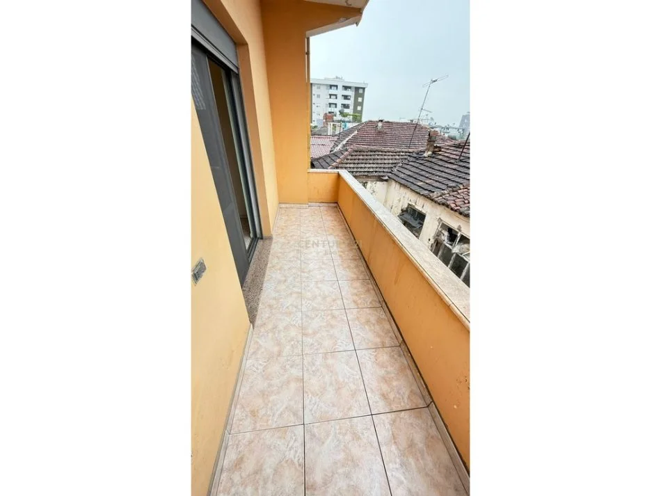 Durres, jepet me qera Vile 3+1 Kati 2, 161 m² 500 € (Pran fabrikes te Makaronave Durres)