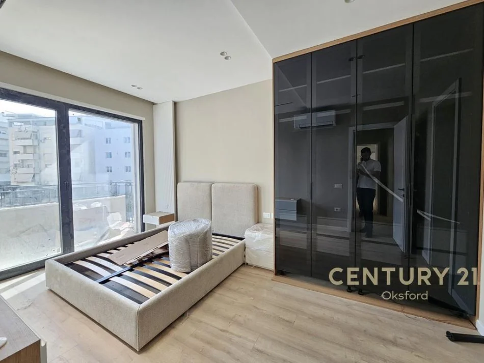 Tirane, shes apartament 2+1+2+POST PARKIMI , 111 m² 320.000 € (Liqeni i Thatë)