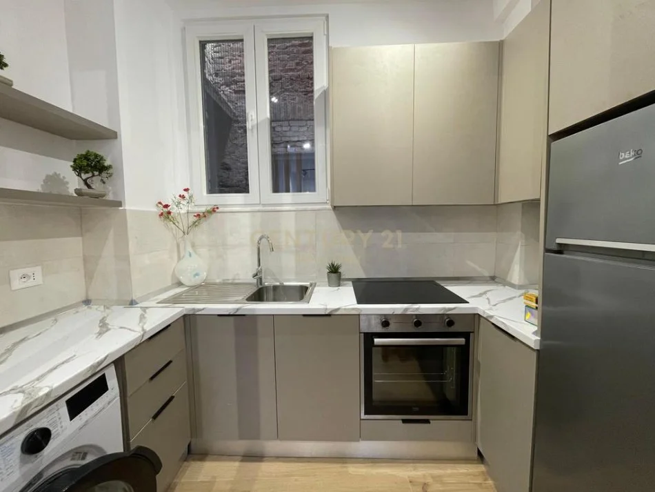 Durres, jepet me qera apartament 1+1 Kati 3, 44 m² 450 € (pran qendres Durres)