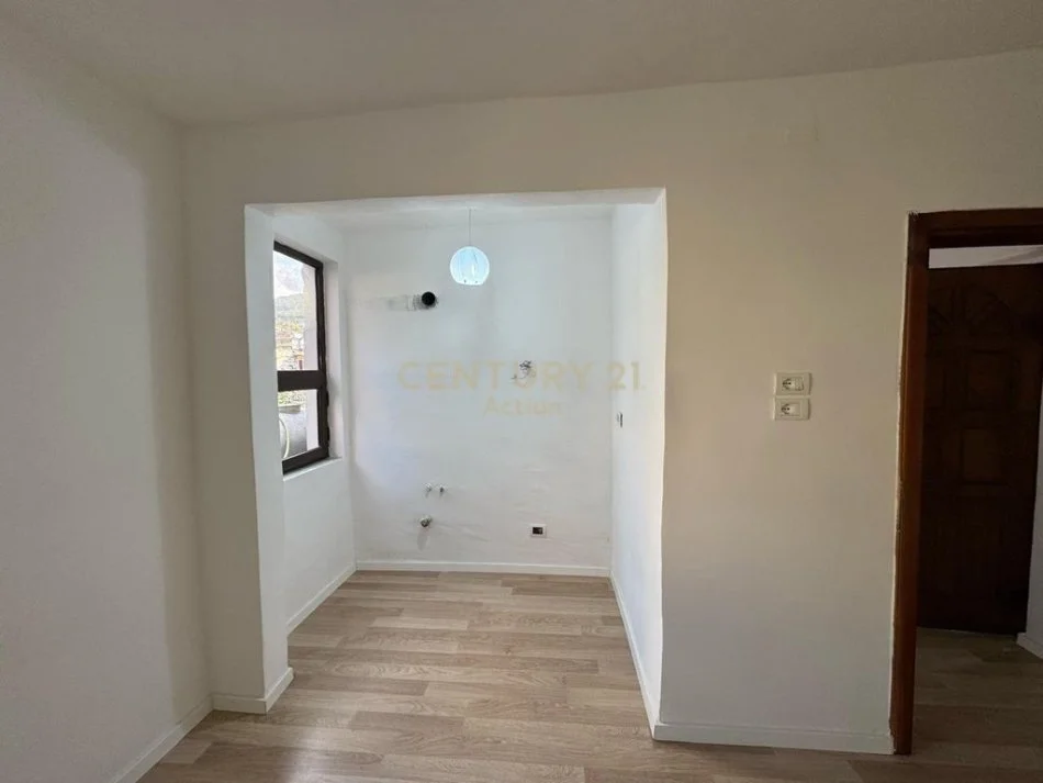 Tirane, shitet apartament Kati 2, 56 m² 79.000 € (Rruga Llazi Miho)