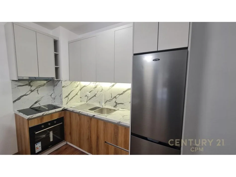 Tirane, jap me qera apartament 1+1+POST PARKIMI , 90 m² 750 € (Kodra e Diellit)