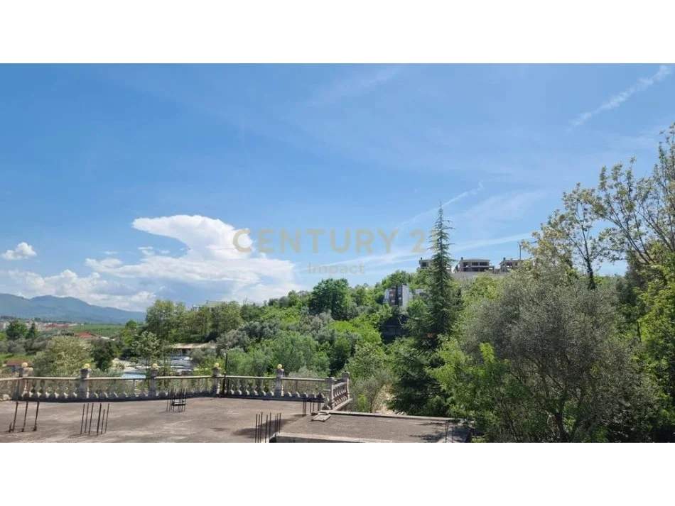 Tirane, shes truall , 5.500 m² 3.500.000 € (Prane Teg)