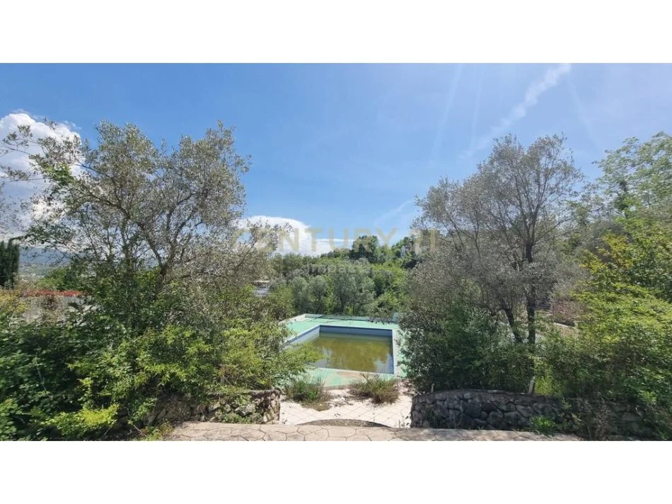 Tirane, shes truall , 5.500 m² 3.500.000 € (Prane Teg)